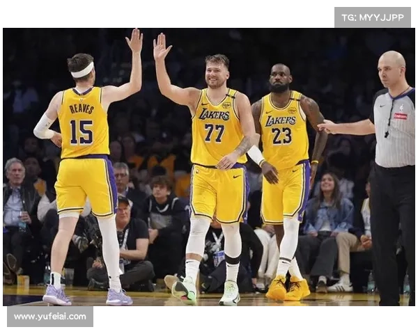 4月1日NBA湖人队大战火箭队,湖人配合有瑕疵,火箭队进攻端稳健 4月1日NBA湖人队大战火箭队,湖人配合有瑕疵,火箭队进攻端稳健
